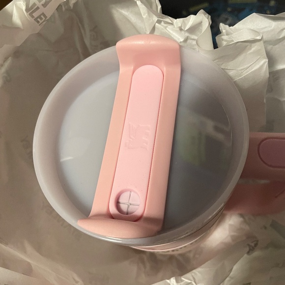 Stanley Cup Pink Quencher H2.0 flowstate 40oz Tumbler New in Box - Picture 3 of 7